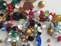 325 VINTAGE GLASS RHINESTONES & SOLID STONE LOT REPAIR JEWELRY LOOSE ASSORTMENT