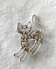 Vintage Open Work Cat Brooch (151 – 2337)