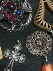 Costume Jewlery Necklace Pendant Lot