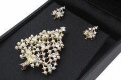Eisenberg Ice Designer Rhinestone Faux Pearl Christmas Tree Brooch Earrings Set
