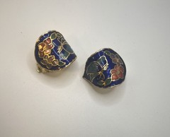 Vintage Blue Cloisonne Dainty Round Floral Earrings .5″ Clip On New on Card