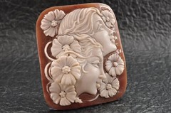 Vintage square shape Sardonyx shell came carved “Profiles of Young Girls” (83ct)