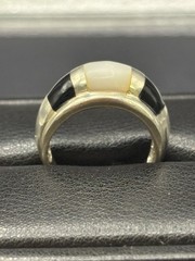 Vintage Sterling Silver Mother Pearl Onyx Dome Ring 6 Grams Size 7.5 D7