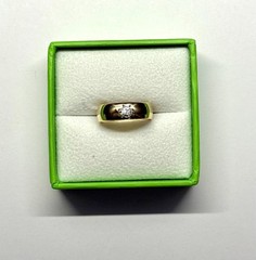 Pre-owned Vintage 14k Band with a 4mm Cubic Zirconia (CZ)