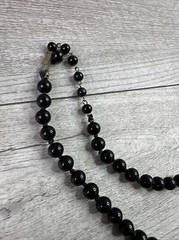 Vintage Unbranded Lot Of 2 Faux Pearl/Bead Necklaces 1 Green 1 Black