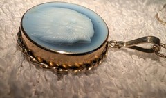 Onyx Cat Round Cameo Blue White Round Pendant 14K Gold Surround 3.6 G