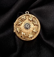 Vintage 1970s-1980s Gold-Tone Floral Locket Pendant