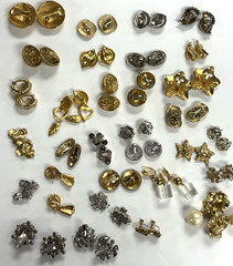 30 Pr Vintage Clip-on/Screw Back Earrings Signed & Unsigned MMA 2 SISTER TRIFARI