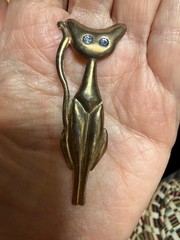 Vintage cat brooch c clasp pin blue rhinestone eyes stamped brass stylized