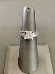 14KT White Gold 0.68CTW Diamond Engagement Ring . Size 5.25 )B67)