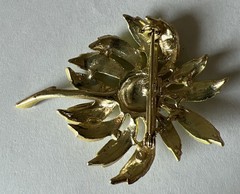 Starburst Enamel Lime Green And Gold Tone Textured Retro Brooch Vtg P