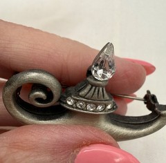 Vintage Aladdins Lamp Brooch Pin Opens Hidden Genie Inside Rhinestones Signed
