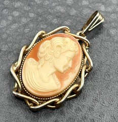 Vintage Faux Shell Cameo Pendant Gold Tone Twisted Frame Victorian Style