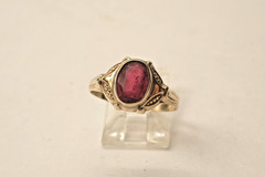 Vintage 10Kt Yellow Gold Ring W Red Oval Stone 2 Grams Size 6