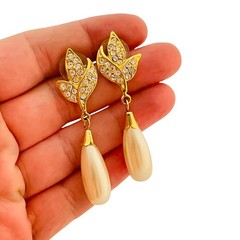 Vtg gold rhinestone pearl drop earrings designer runway