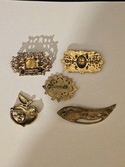5 Brooches Vintage One Signed AAi