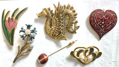 LOT OF 6 DIFFERENT METROPOLITAN MUSEUM OF ART BROOCHES ALL SIGNED