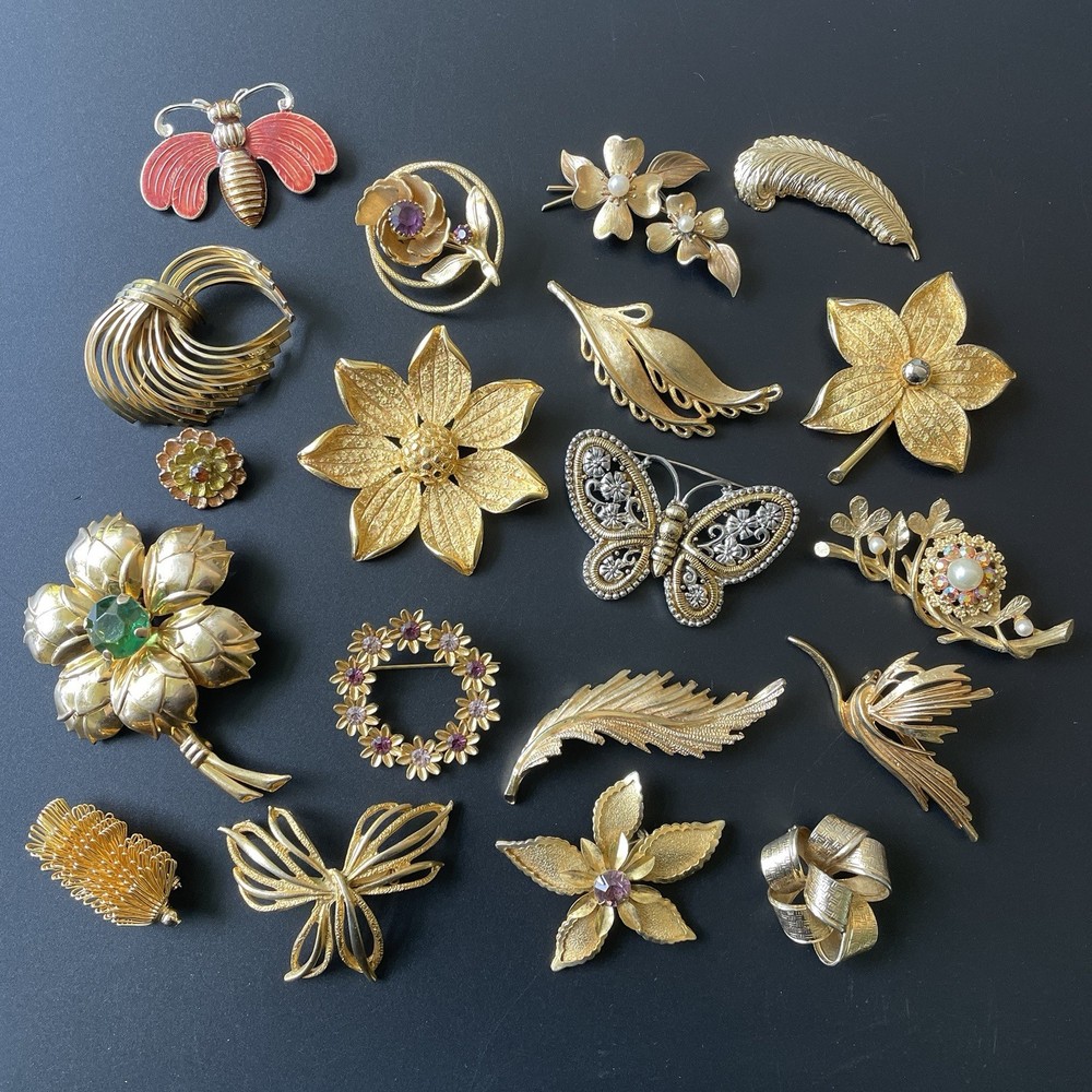Vintage 19 Pc Brooch Lot Gold Tone Flower Butterfly Bow Feather Bug Nature