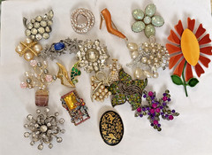 Vintage To Now Lot Of 18 Unsigned (1 signed) Gorgeous Brooch & Pin