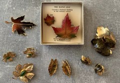 Maple Leaf Shaped Brooches Pins Earrings Sets Lot Leather Enamel 11 Pieces Weiss