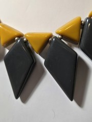 ⚡ “Electric Geometry” – 1980s Chunky Statement Necklace – Mustard Yellow &…