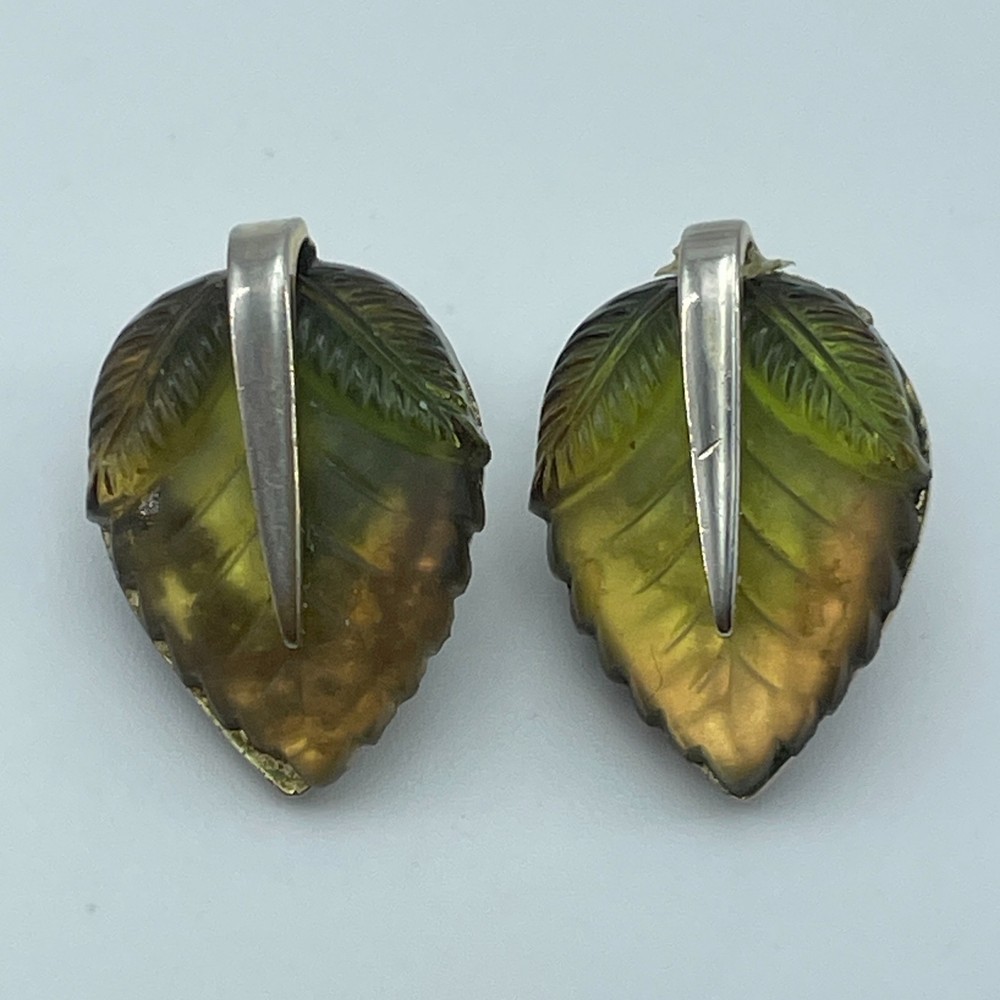 WHITING & DAVIS Clip On Earrings Womens Green Gold Tone Leaf .75in Vintage