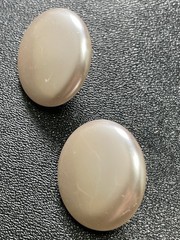 Vintage 1.1” White Satin Finish Plastic Retro Round Earrings
