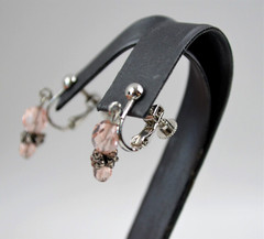 Vtg Silver Tone Twist Back Leverback Earrings with Peach Color Lucite Beads 1″
