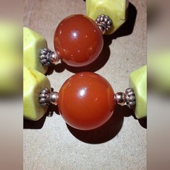 Chunky vintage beaded necklace glass /agate red and green Geometric Gold