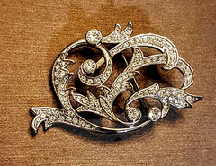 Casual Corner Rhinestone Pin 2″ Scroll Work Lapel Brooch New on Card $36 MSRP