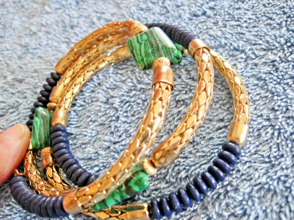 Expandable Spring – Memory Wire. Bangle Bracelet. 3 Rows; Gold Tone Navy Green