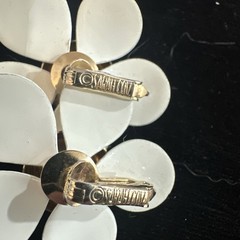 Vintage 1968 Sarah Coventry Flower Flattery White Gold Enamel Brooch w Earrings