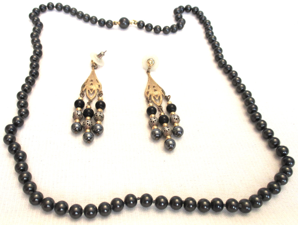 Vtg. Black Glass Pearl Bead Necklace & Pierced Earrings Very Good Condition