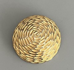 VTG Gold Tone Textured Domed Round 3-D Button Brooch Chunky 1.5”