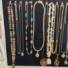 160 Pc Vintage To Now Mixed Jewelry Lot Necklaces Bracelets Brooches Rings Pins