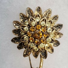 Vintage 1960’s Amber/Clear Rhinestone Goldtone Flower Brooch Pin w/ Secure Clasp