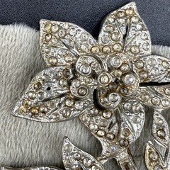 Vintage Pot Metal Brooch Silver Tone Rhinestone Flower READ