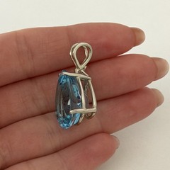 925 Sterling Silver Natural Swiss Blue Topaz Teardrop Pear Pendant 20 Carats