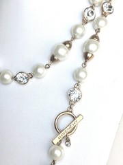 Vintage Givenchy pearl and crystal statement Rich mom necklace Ivory gold 20 in