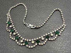 Vintage Art Deco Green Faux Emerald Crystal Rhinestone Bib Necklace Scalloped