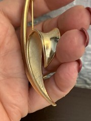 VTG Crown Trifari Brushed Gold Tone Split Leaf Pin Brooch 1955-1969 Philippe Era
