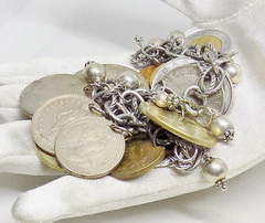 VINTAGE COIN BRACELET COINS FROM AROUND THE WORLD CHARM BRACELET 8 IN