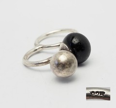 Unusual double two finger sterling silver and black glass globe ring sz 8.5