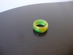 VINTAGE 1970s HONG KONG MULTICOLOR JADE AGATE 10 MM BAND SZ 8.75