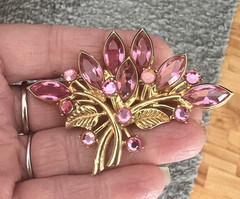 Lovely Vintage Open back Pink Crystal Glass Flower Pin Brooch & Earrings Set