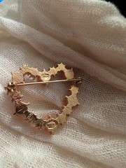Vtg AVON JJJ Heart Brooch Pin Pink Roses Multi-Color Rhinestones Gold Tone Rare