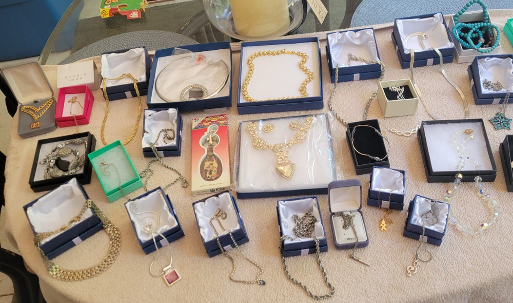 #A1 VINTAGE LOT OF MIXED JEWLERY NECKLACES ETC. IN BOXES FROM A LOCAL ESTATE
