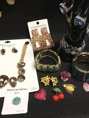 Vintage 2 Modern Costume Jewlery Lot Statement Necklaces Earrings Bracelets Pins
