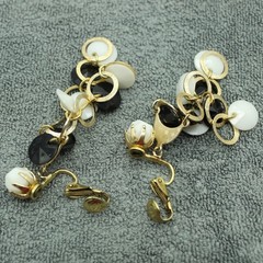 Vintage Dangle Earrings Womens Black White Gold Retro Mod Beaded Drop Hong Kong