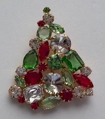 VINTAGE CHRISTMAS TREE PIN BROOCH CZECH GLASS GREEN RED RHINESTONES HTF MCM 55